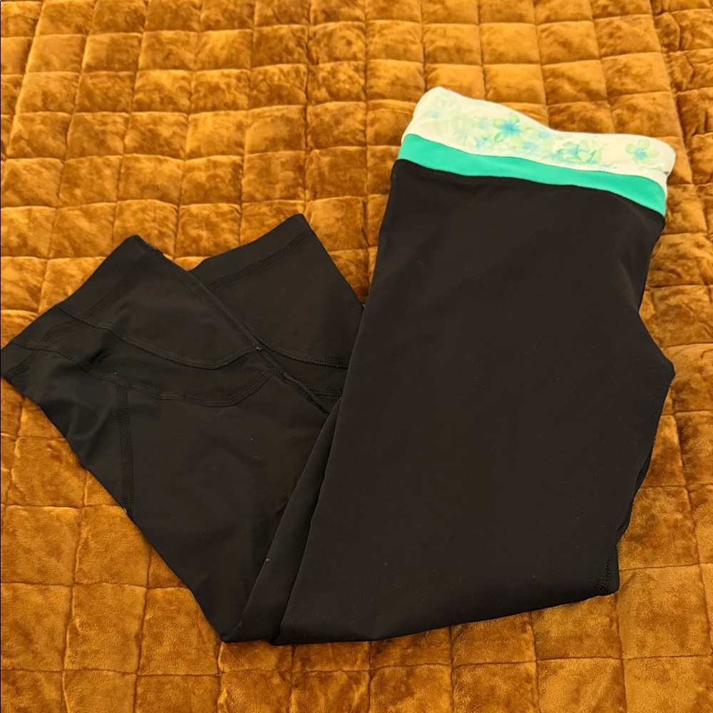 💥3/$20 lululemon athletica Black and Teal Leggings